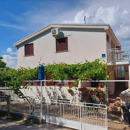 Apartments Tisno * Tisno