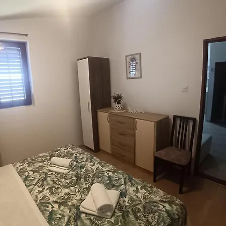 Apartments Tisno Tisno