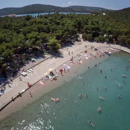 Apartments Tisno Apartman *